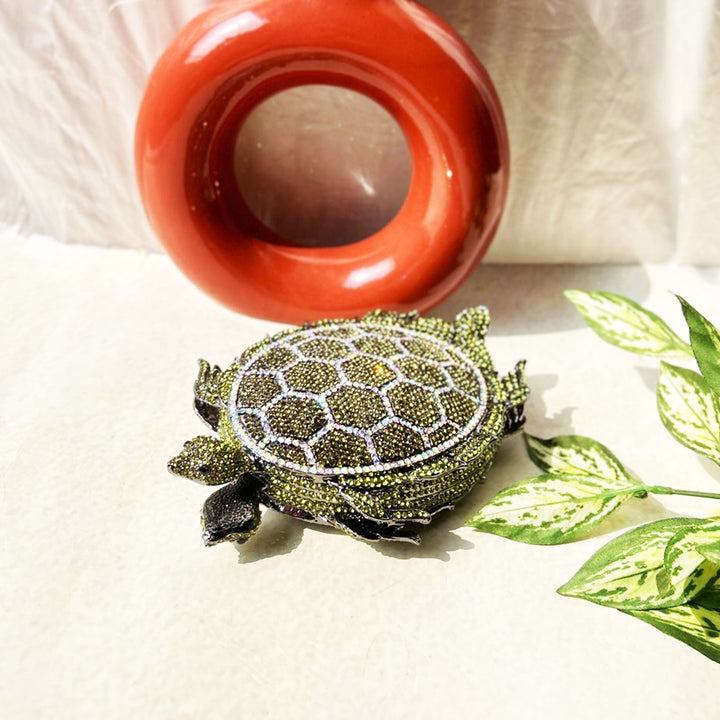 TURTLE CLUTCH