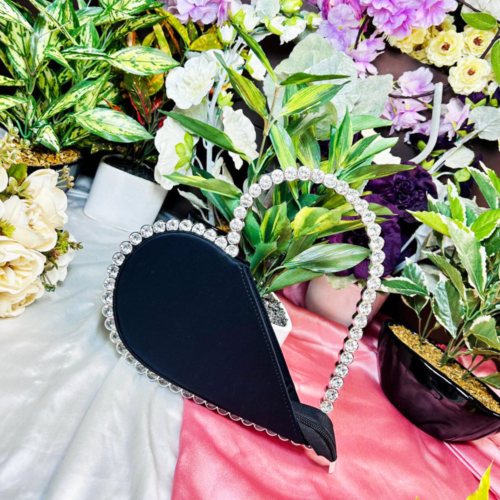 HEART WRISTLET