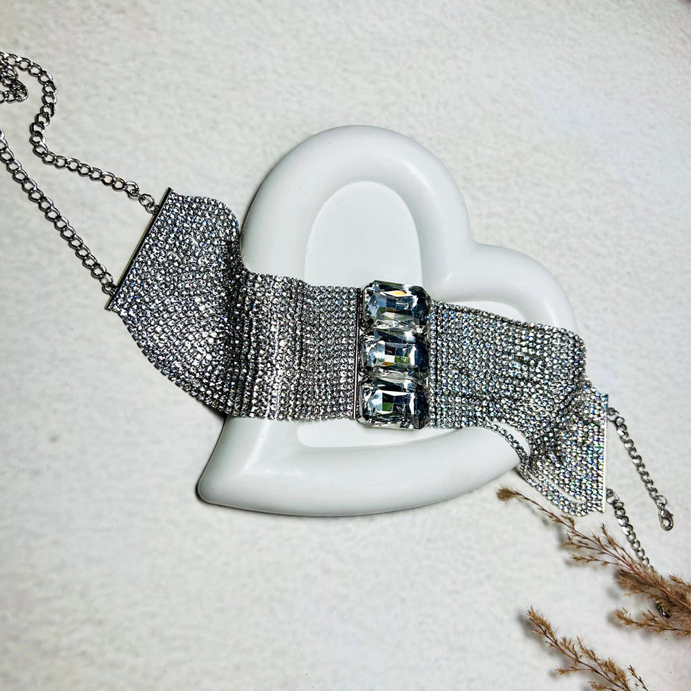 SILVER RHINECRYSTAL NECKPIECE