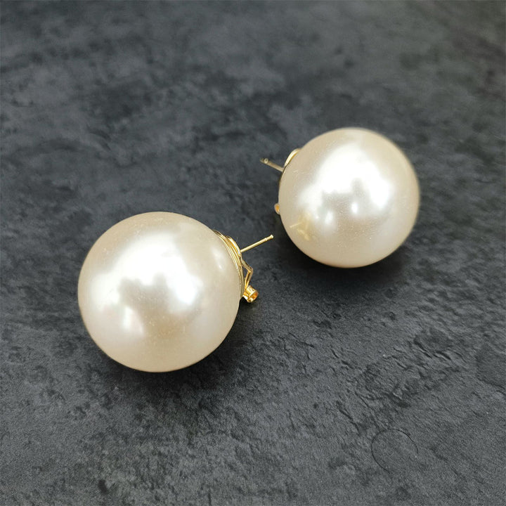 pearl earring